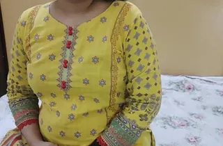 Desi Brit chief pokes Indian step-mummy's ginormous globes & oversupplied with cootchie